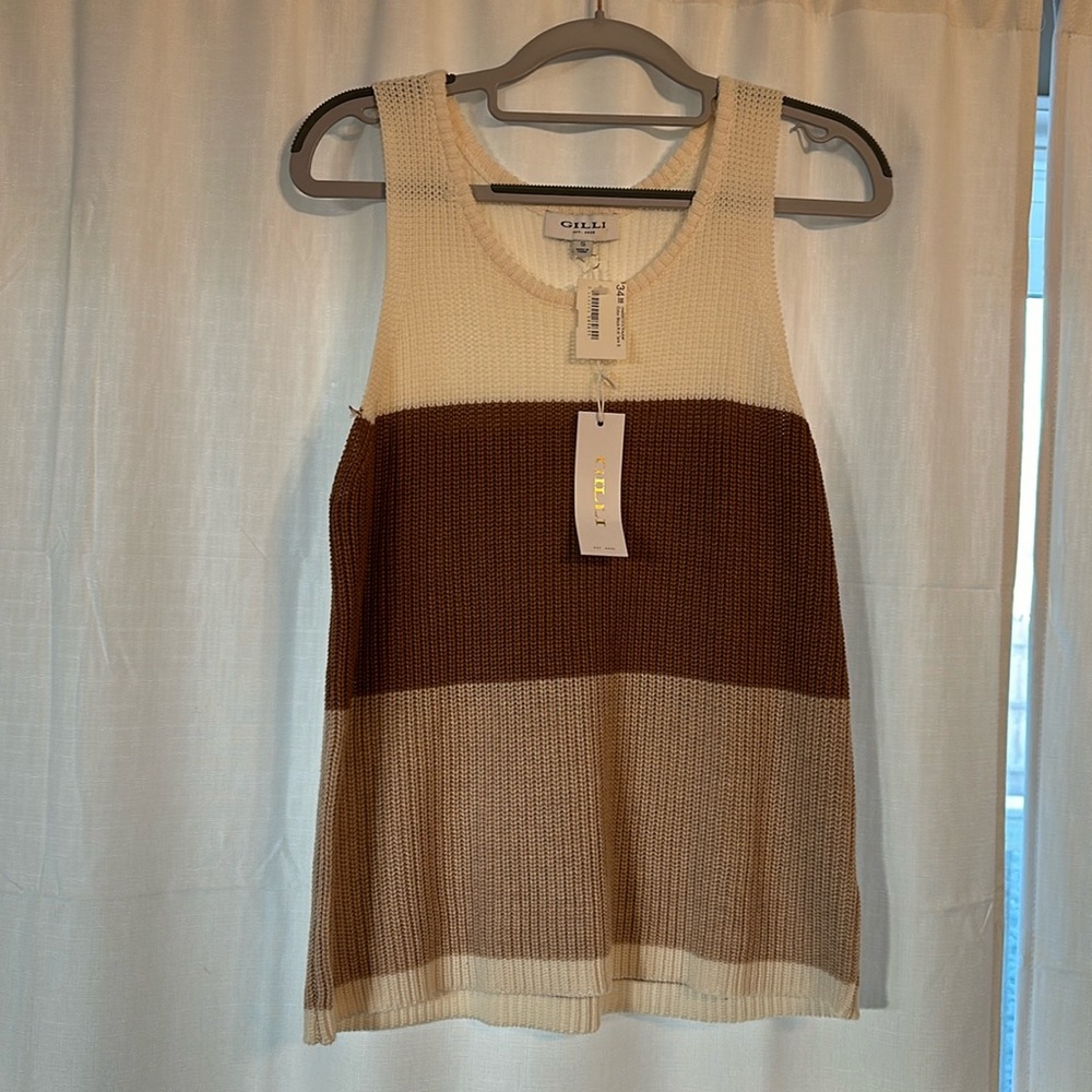 NWT Gilli colorblock sweater tank size small